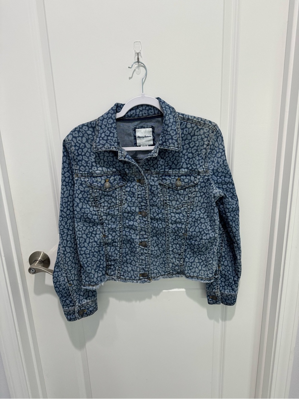 Women’s Tommy Bahama Blue Leopard-Print Denim Jacket Size XS Great condition